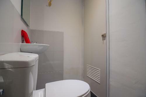 Hostal Reddoorz Near Taman Rejomulyo