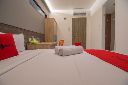 Hostal Reddoorz Near Taman Rejomulyo