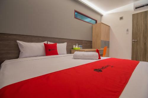 Hostal Reddoorz Near Taman Rejomulyo