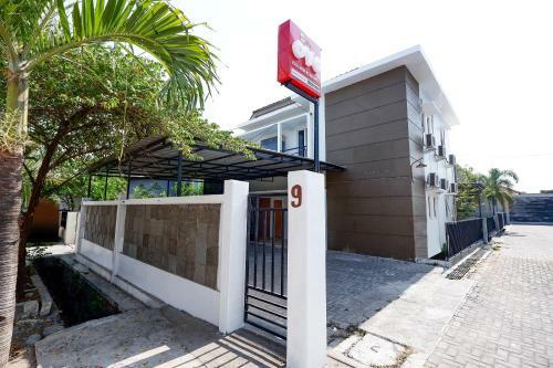 Hotel Oyo 1565 Palebon Residence