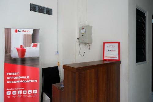 Hostal Reddoorz Hostel Near Kota Lama Semarang