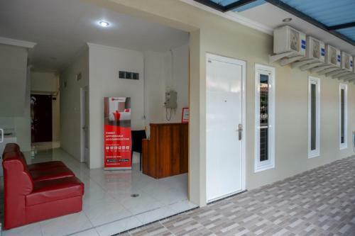 Hostal Reddoorz Hostel Near Kota Lama Semarang