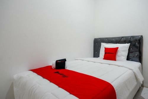 Hostal Reddoorz Hostel Near Kota Lama Semarang