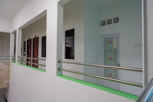 Hostal Reddoorz Hostel Near Kota Lama Semarang