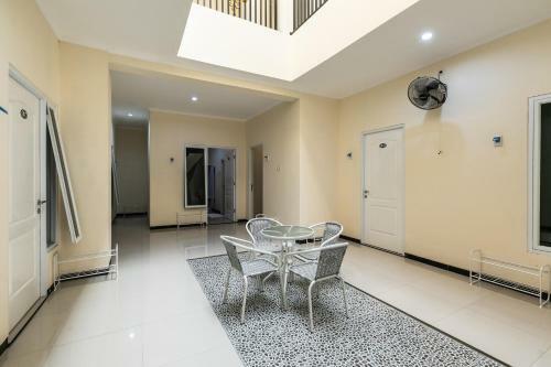 Hotel Oyo 3930 Griya Loka Syariah