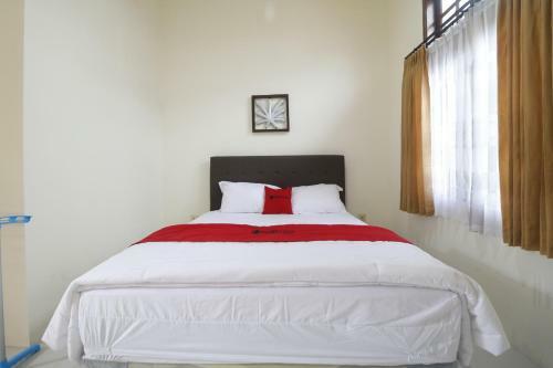 Hostal Reddoorz Near Gelora Delta Sidoarjo