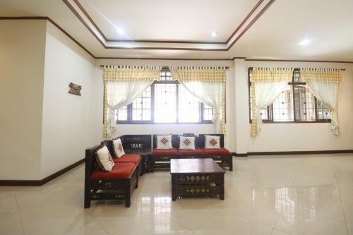 Hostal Reddoorz Near Gelora Delta Sidoarjo