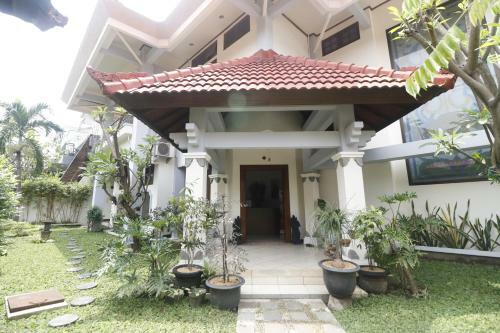 Hostal Reddoorz Near Gelora Delta Sidoarjo