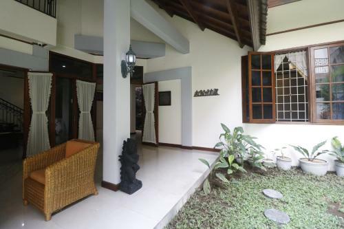 Hostal Reddoorz Near Gelora Delta Sidoarjo