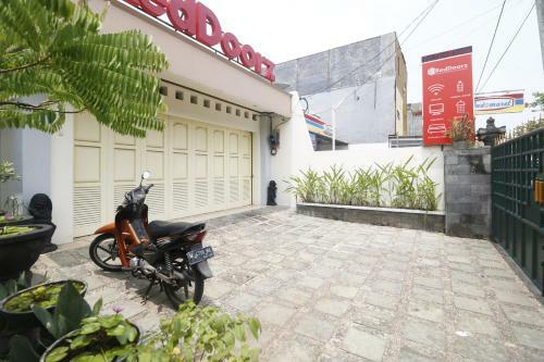 Hostal Reddoorz Near Gelora Delta Sidoarjo