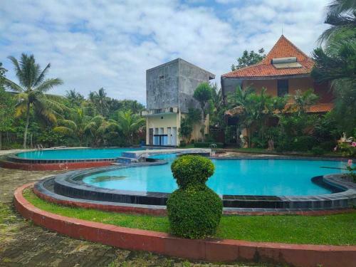 Hotel Reddoorz Plus Near Tugu Mercusuar Anyer