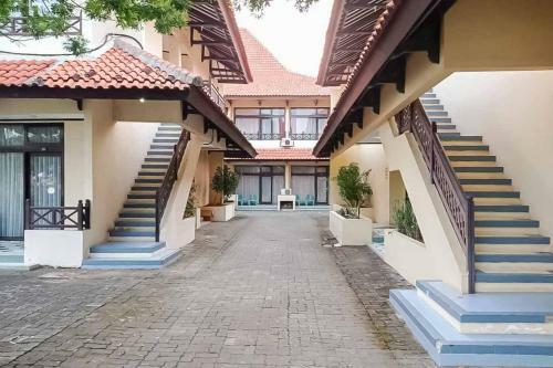 Hotel Reddoorz Plus Near Tugu Mercusuar Anyer