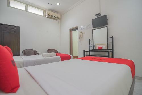 Hostal Reddoorz @ Jalan R.e. Martadinata Sukabumi