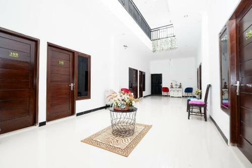 Hotel Oyo 1611 Four D'home