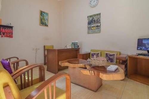 Hostal Reddoorz Near Ipdn 2