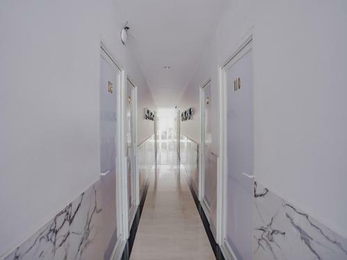 Hotel Oyo 90253 Dhelomi