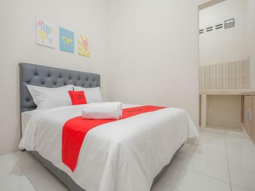 Hostal Reddoorz Near Ciputra Golf Surabaya