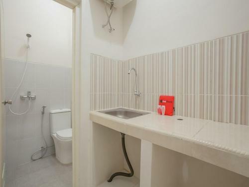 Hostal Reddoorz Near Ciputra Golf Surabaya