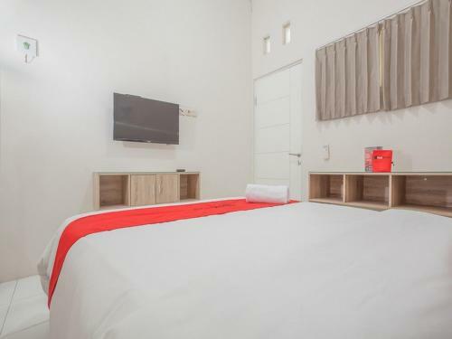 Hostal Reddoorz Near Ciputra Golf Surabaya