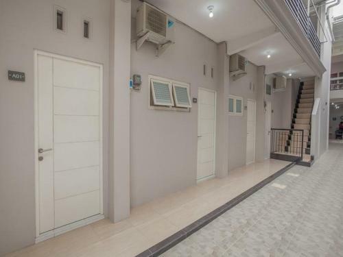 Hostal Reddoorz Near Ciputra Golf Surabaya