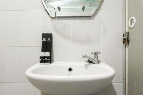 Cozy 2br Apartement At Dian Regency By Travelio