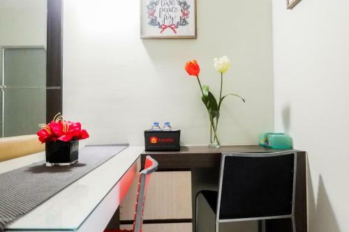 Cozy 2br Apartement At Dian Regency By Travelio