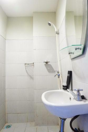 Cozy 2br Apartement At Dian Regency By Travelio