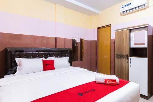 Hostal Reddoorz Plus @ Jalan Gatot Subroto Medan
