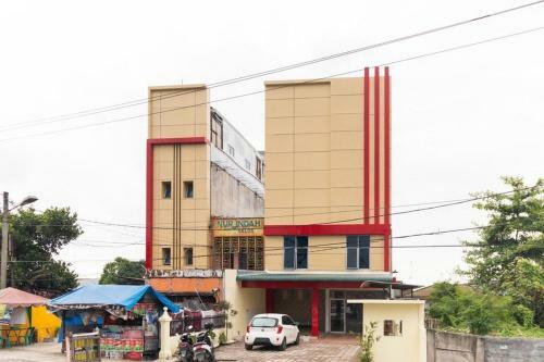 Hostal Reddoorz Plus @ Jalan Gatot Subroto Medan