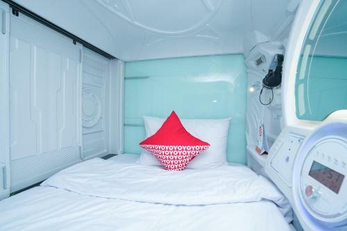 Oyo 1428 Miko Capsule Hotel