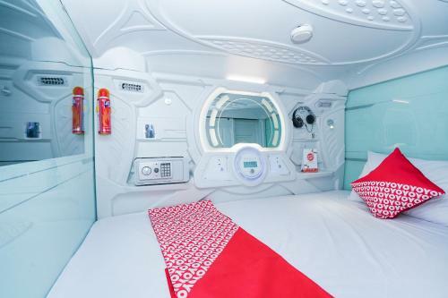 Oyo 1428 Miko Capsule Hotel