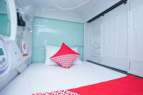 Oyo 1428 Miko Capsule Hotel