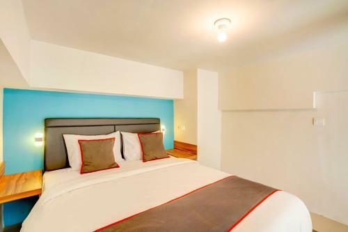Hotel Collection O 30 Amega Crown Sub