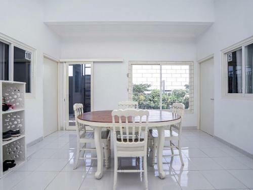 Hotel Oyo 747 Cipunegara Residence