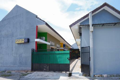 Hotel Spot On 2591 Griya Demangan Syariah