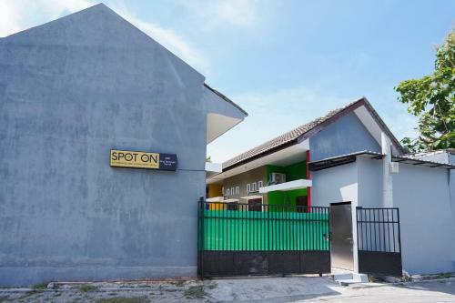 Hotel Spot On 2591 Griya Demangan Syariah