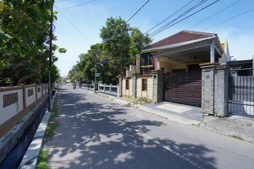 Hotel Spot On 2591 Griya Demangan Syariah