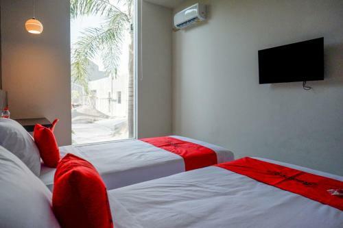 Hotel Reddoorz Plus Near Solo Baru
