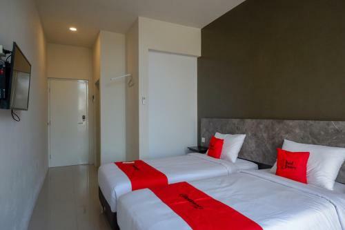 Hotel Reddoorz Plus Near Solo Baru