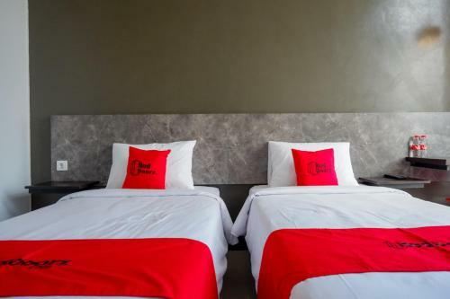 Hotel Reddoorz Plus Near Solo Baru