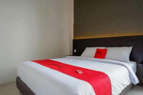 Hotel Reddoorz Plus Near Solo Baru