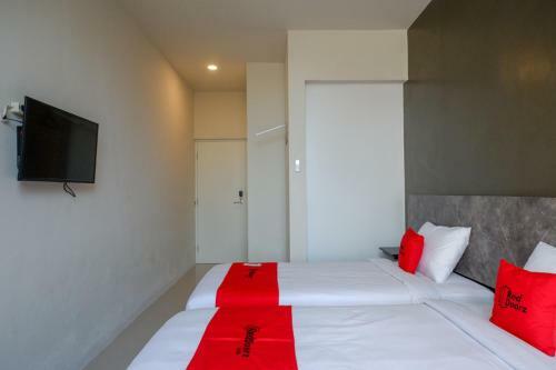 Hotel Reddoorz Plus Near Solo Baru