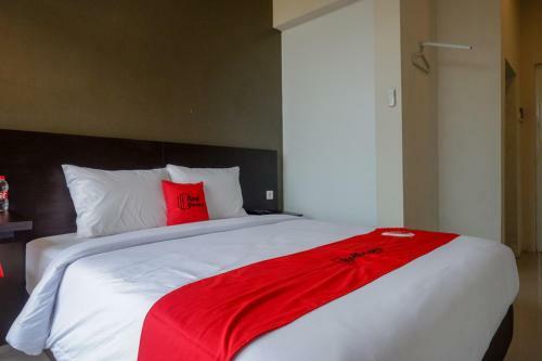 Hotel Reddoorz Plus Near Solo Baru