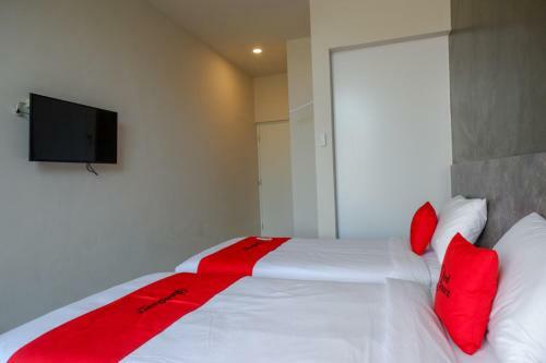 Hotel Reddoorz Plus Near Solo Baru