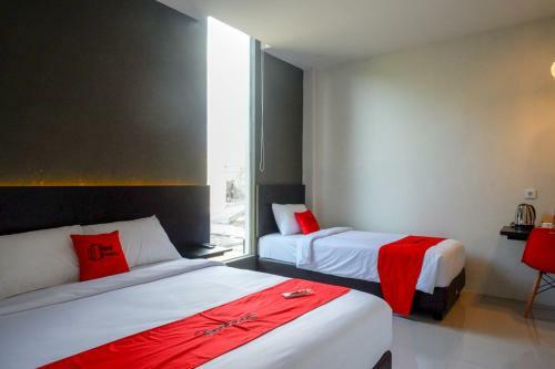 Hotel Reddoorz Plus Near Solo Baru