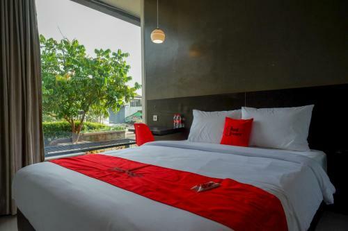 Hotel Reddoorz Plus Near Solo Baru