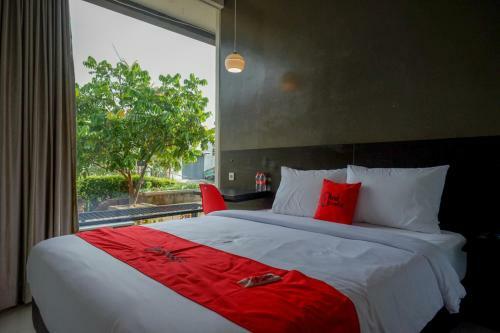 Hotel Reddoorz Plus Near Solo Baru