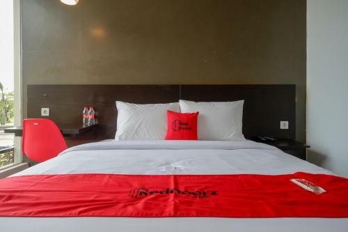 Hotel Reddoorz Plus Near Solo Baru