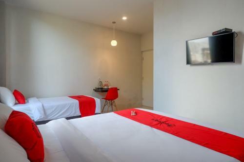 Hotel Reddoorz Plus Near Solo Baru