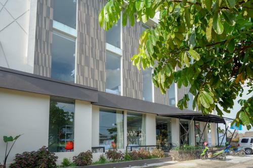 Hotel Reddoorz Plus Near Solo Baru